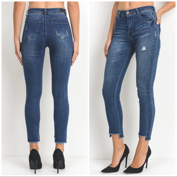 ✨LAST✨Double Side Seamed Uneven Hem Ankle Jeans - Picture 3 of 3